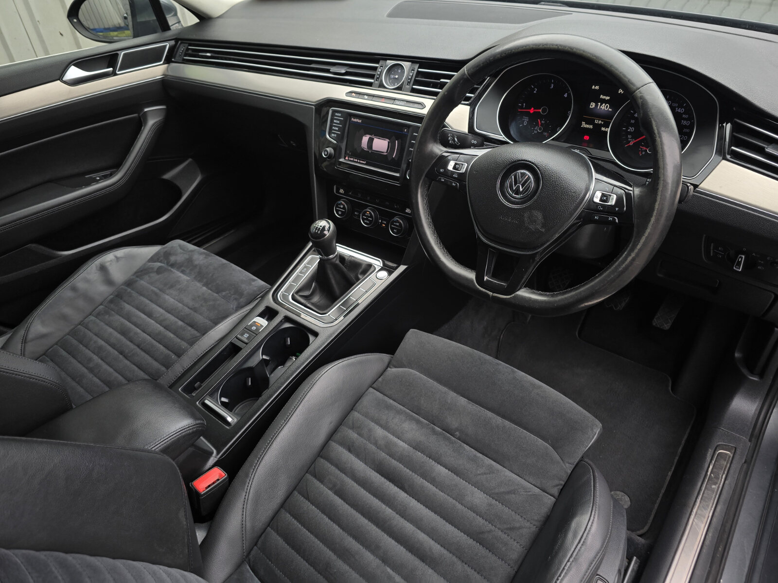 2017 Volkswagen Passat 2.0 TDI Highline - Image 12