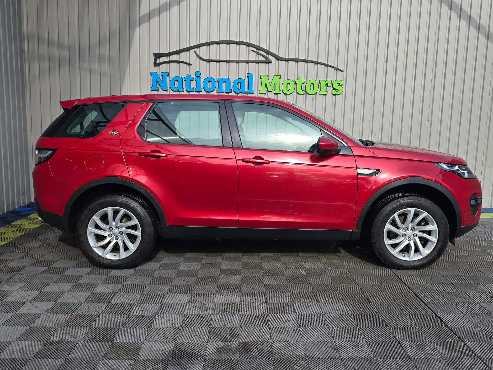 2016 Discovery Sport 2.0 TD4 AUTO 7 Seat - Image 2