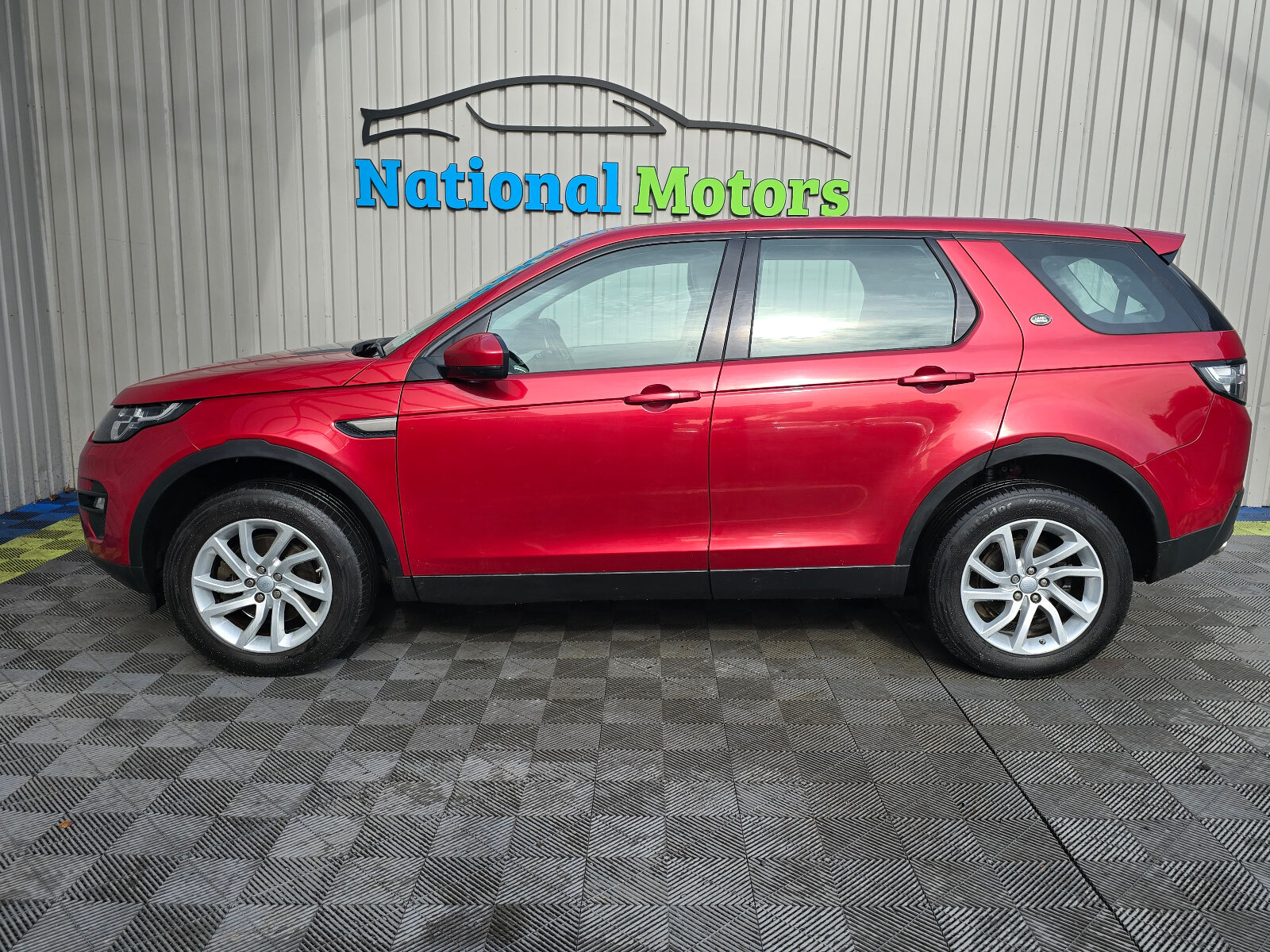 2016 Discovery Sport 2.0 TD4 AUTO 7 Seat - Image 6