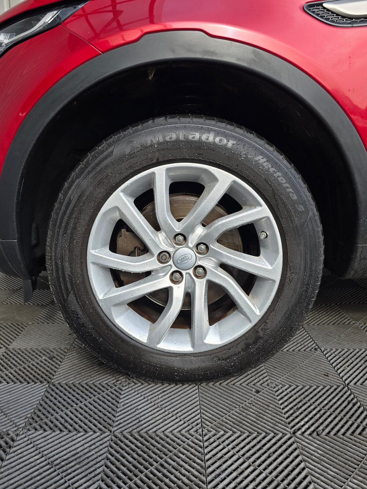 2016 Discovery Sport 2.0 TD4 AUTO 7 Seat - Image 9