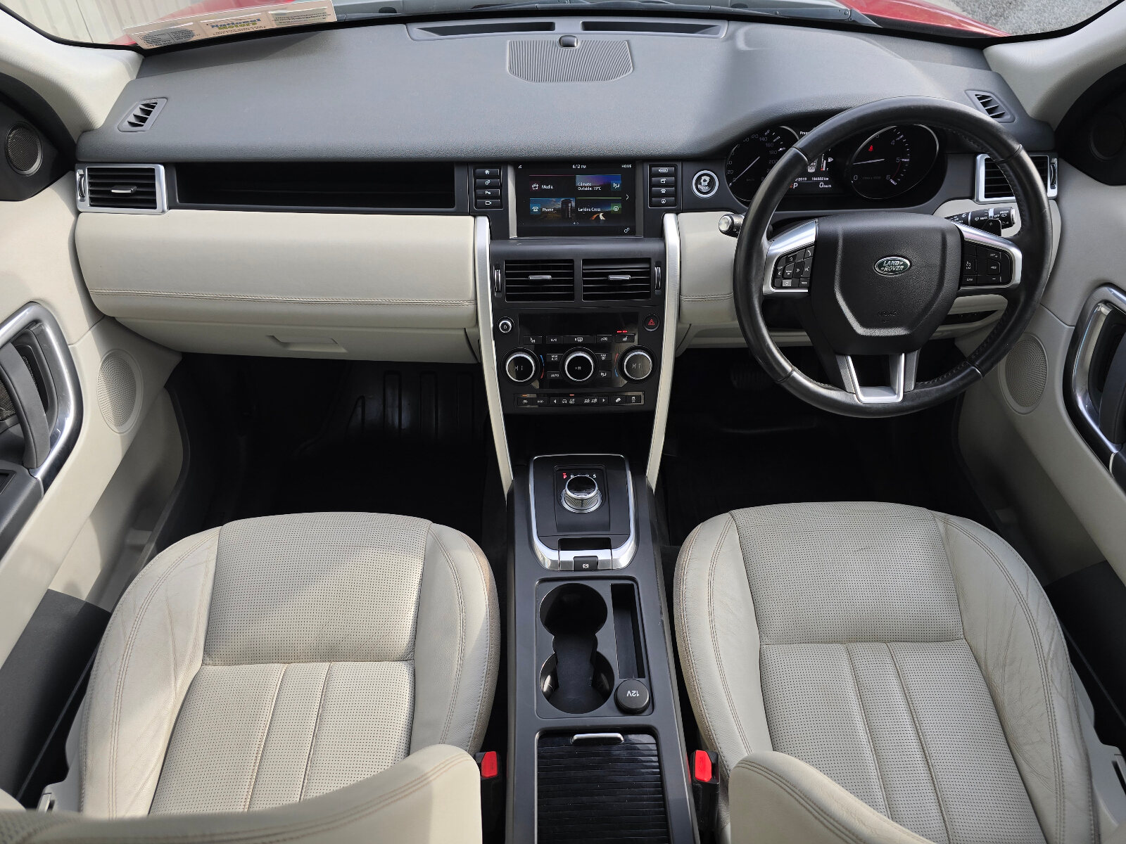 2016 Discovery Sport 2.0 TD4 AUTO 7 Seat - Image 11