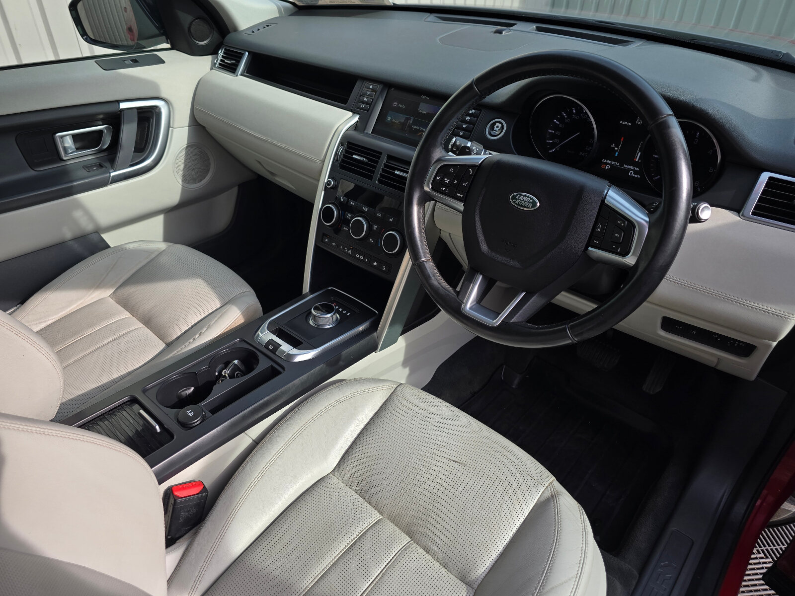 2016 Discovery Sport 2.0 TD4 AUTO 7 Seat - Image 12