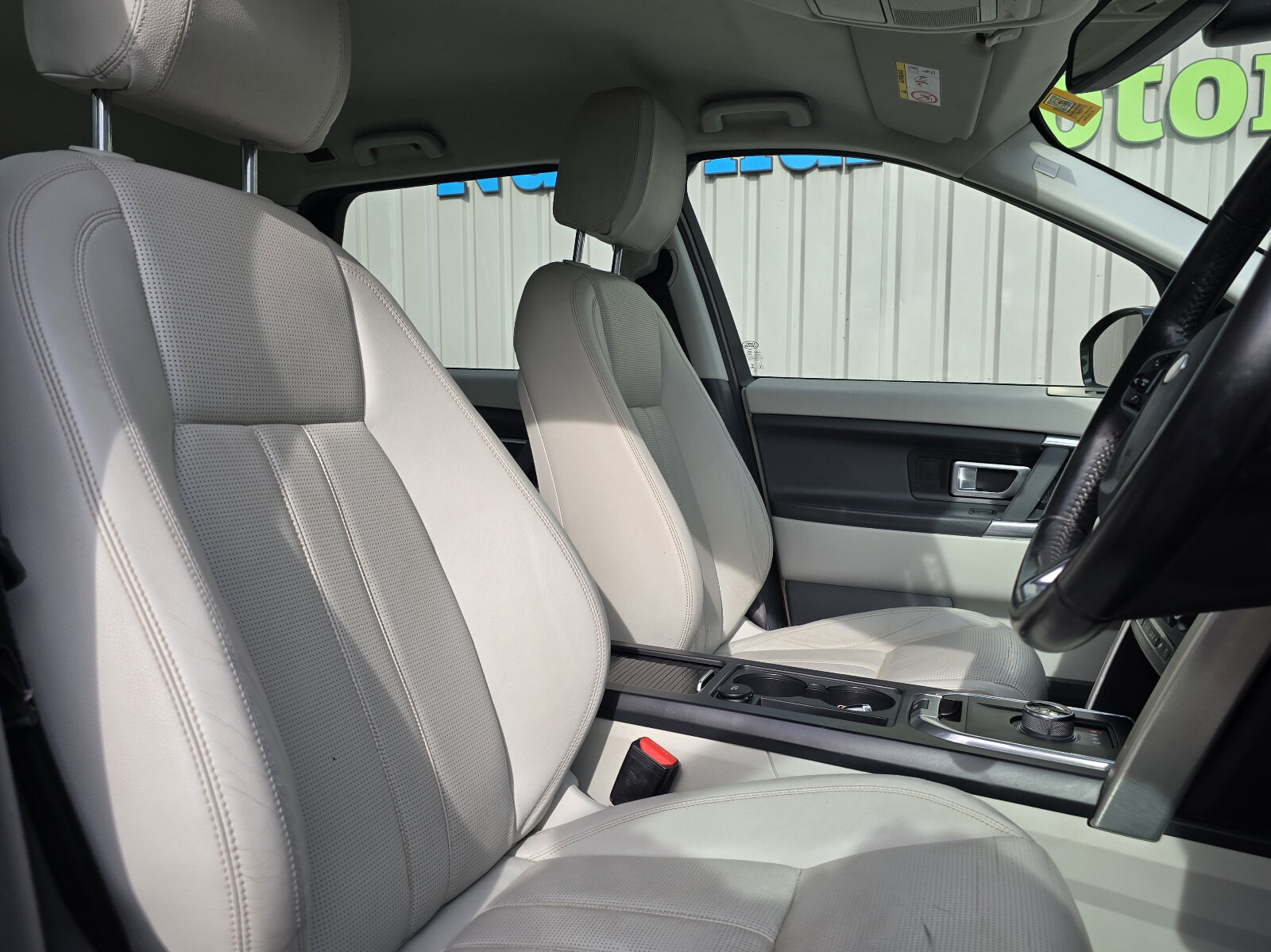 2016 Discovery Sport 2.0 TD4 AUTO 7 Seat - Image 13