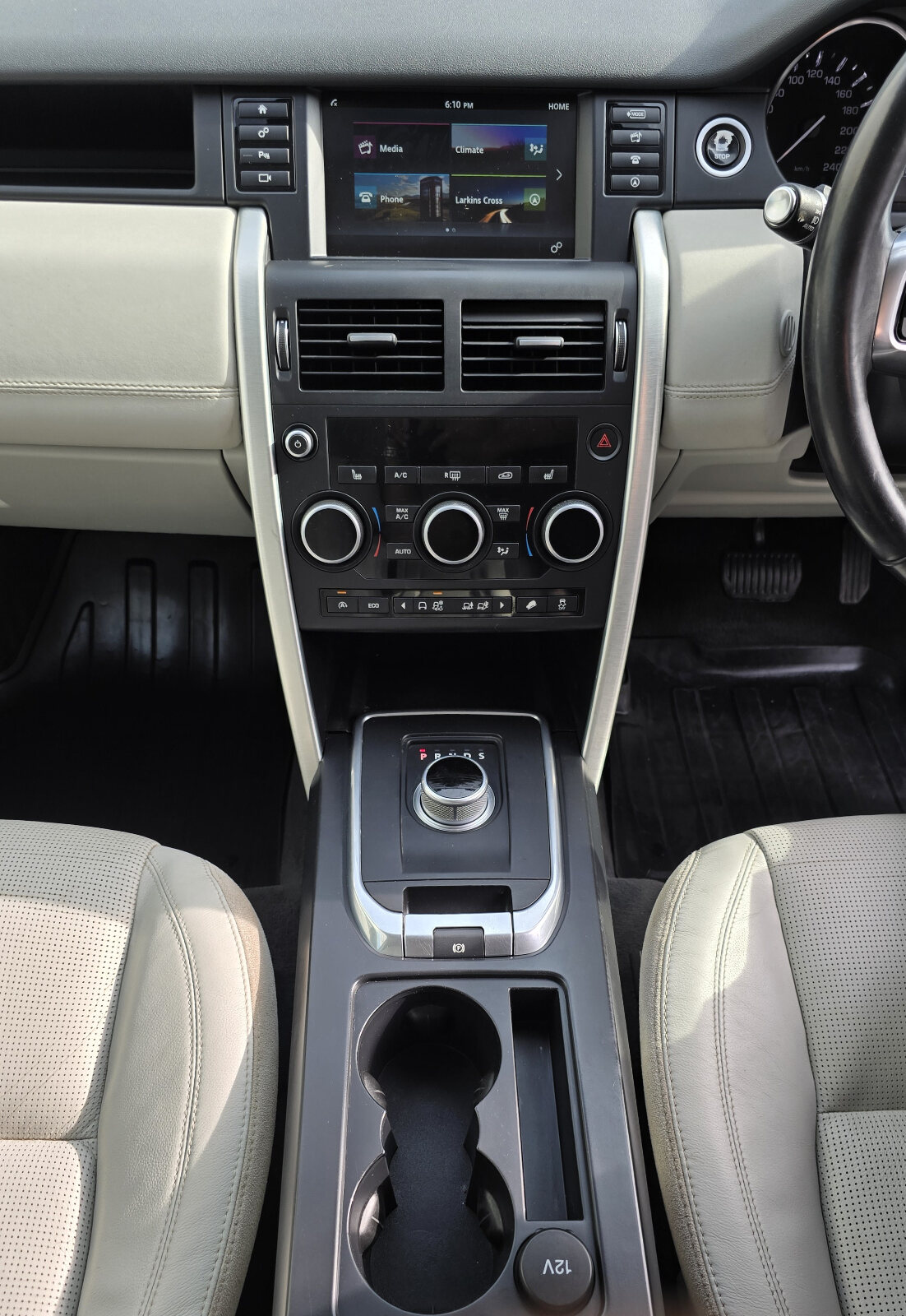 2016 Discovery Sport 2.0 TD4 AUTO 7 Seat - Image 14
