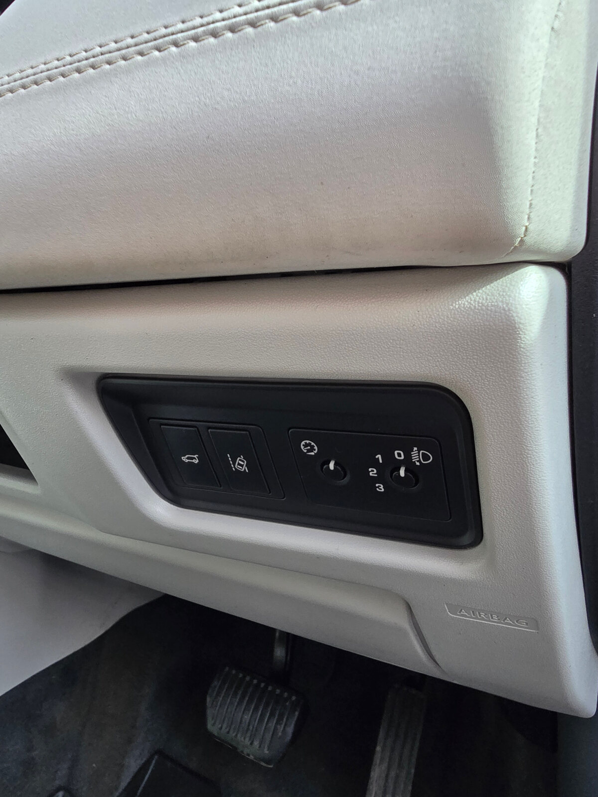 2016 Discovery Sport 2.0 TD4 AUTO 7 Seat - Image 18