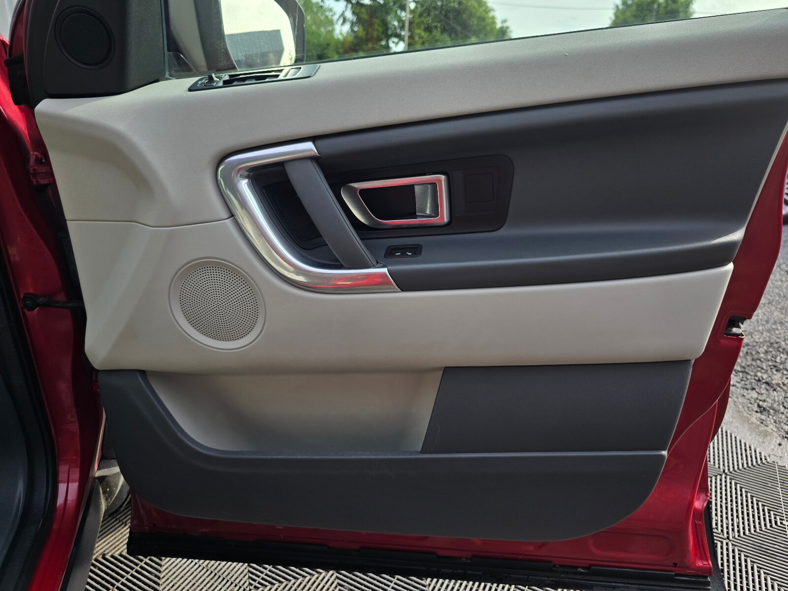 2016 Discovery Sport 2.0 TD4 AUTO 7 Seat - Image 19