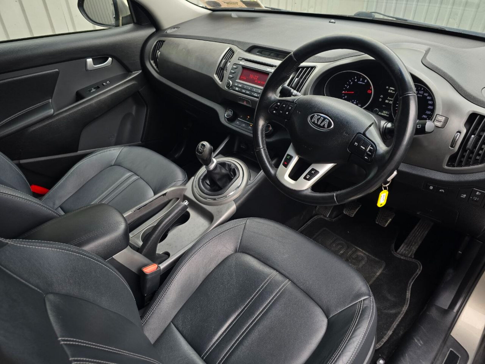 2015 Kia Sportage 1.7 D EXL - Image 11