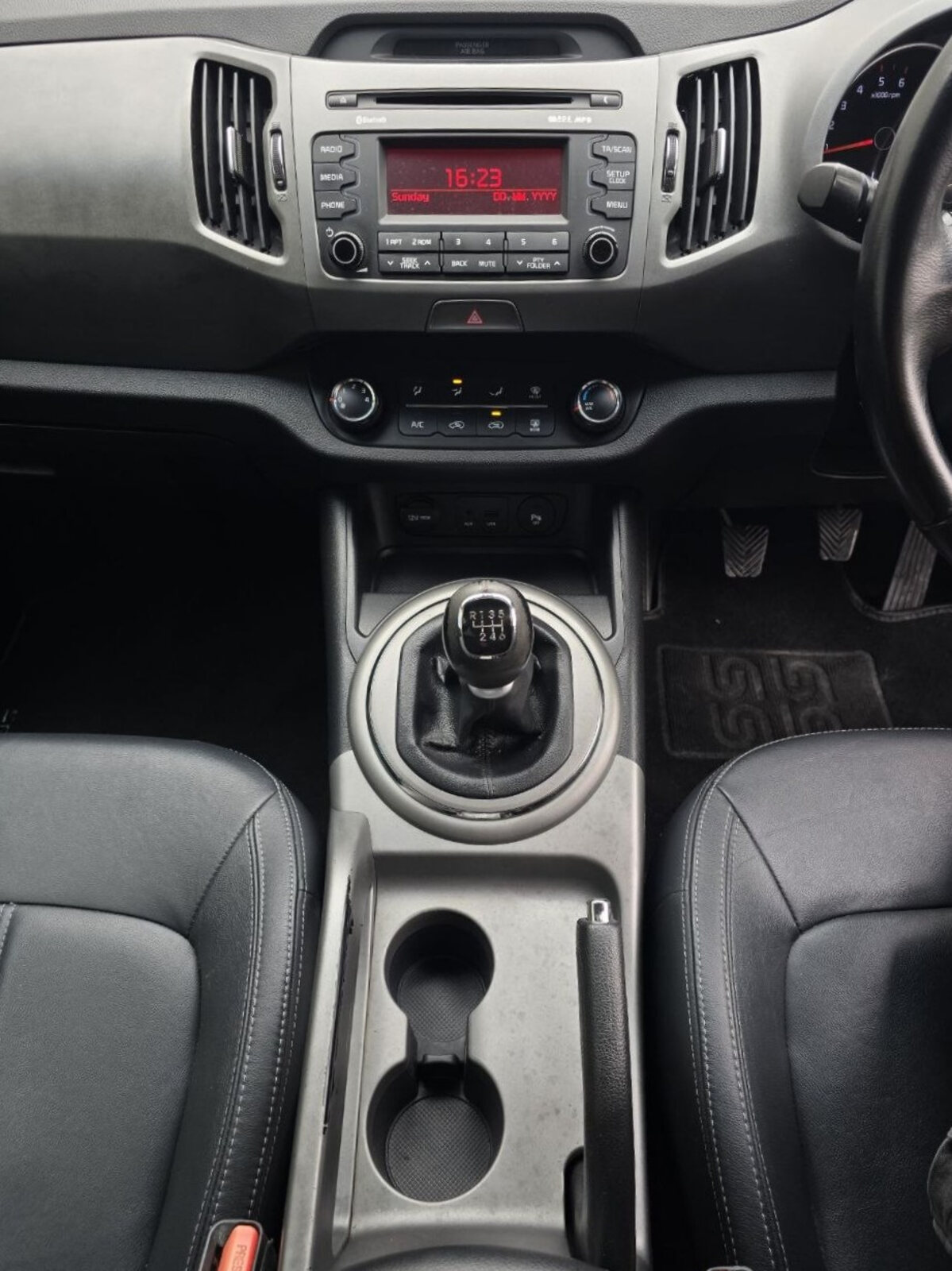 2015 Kia Sportage 1.7 D EXL - Image 13