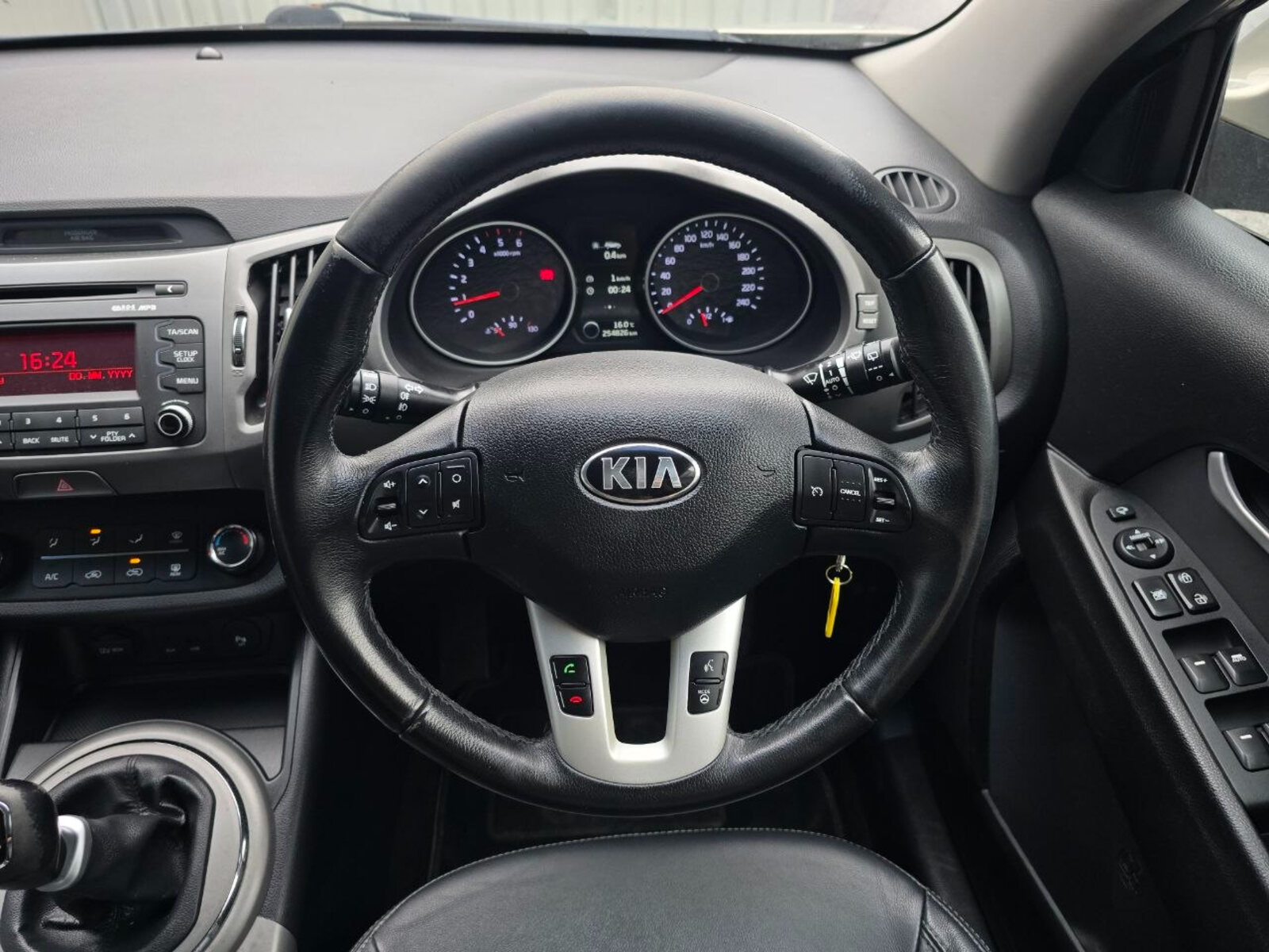 2015 Kia Sportage 1.7 D EXL - Image 17
