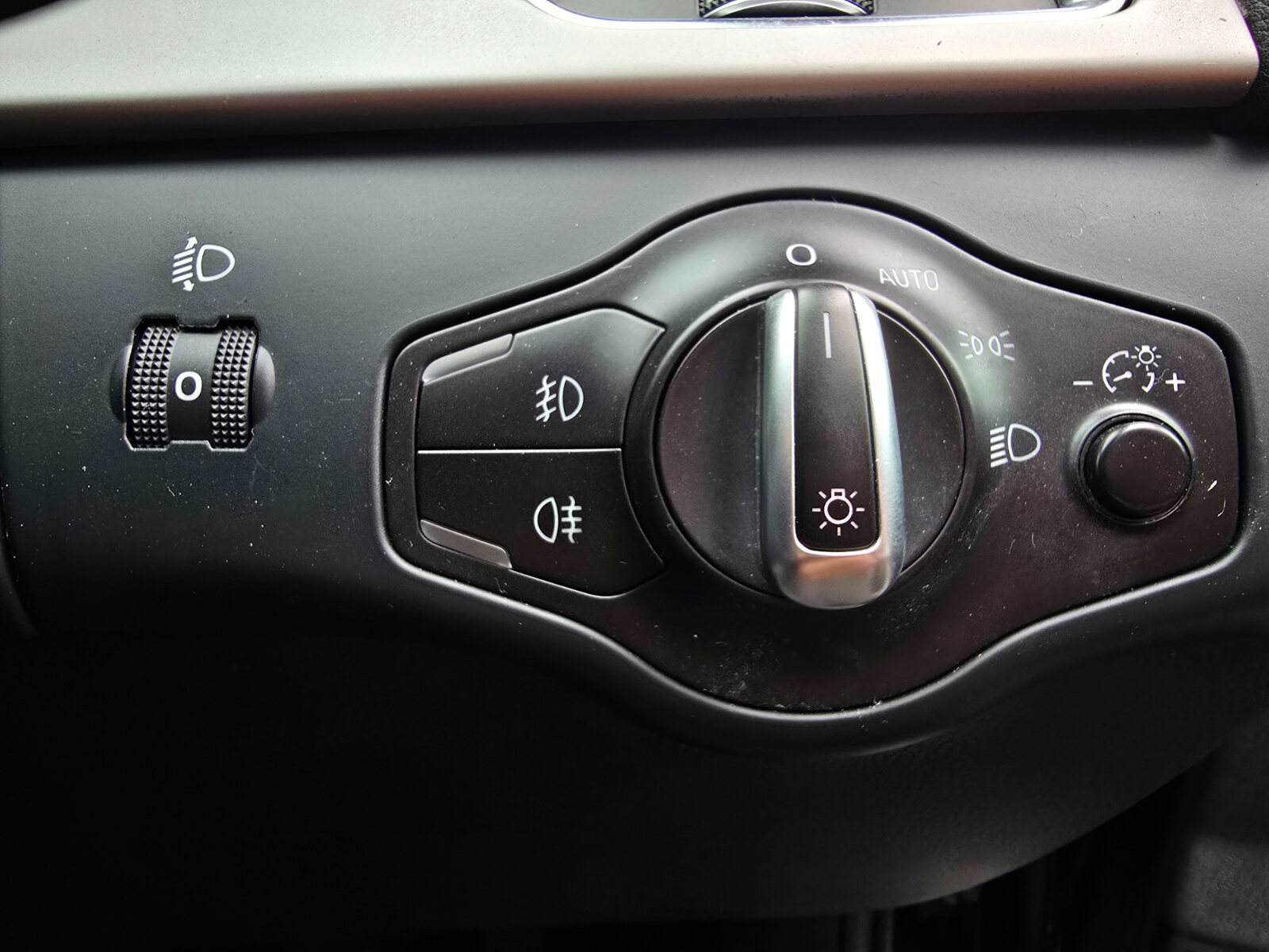 2012 Audi A4 2.0D TDI Estate - Image 19