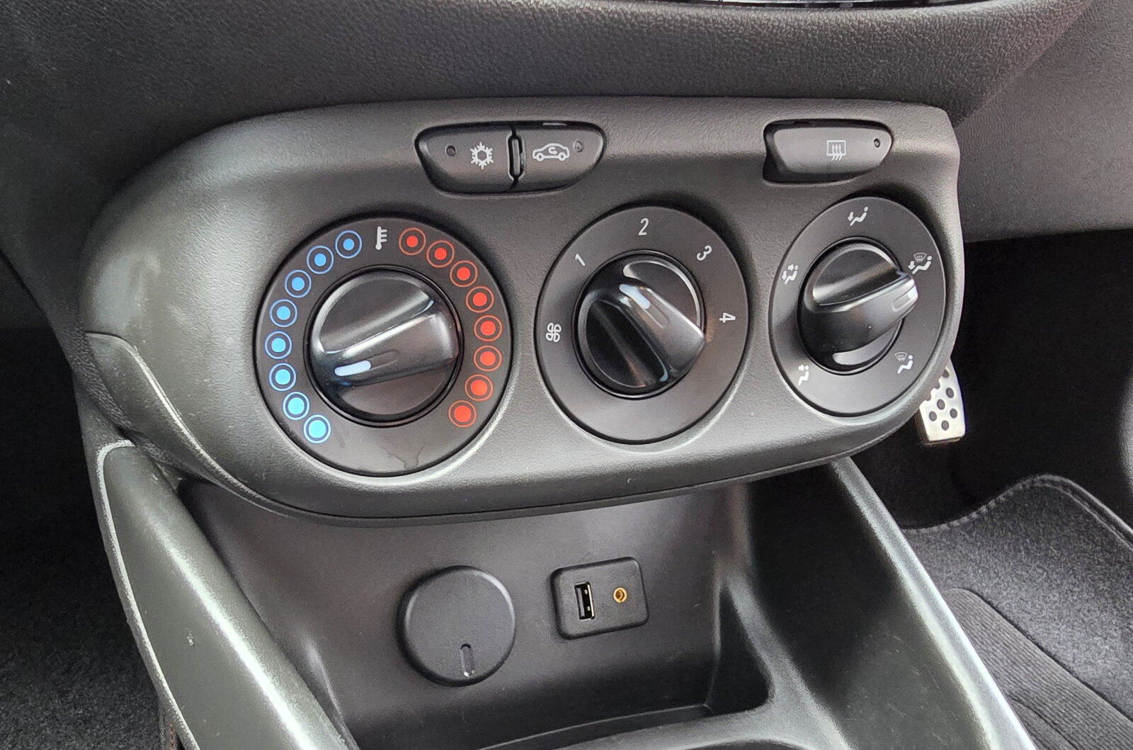 2015 Vauxhall Corsa 1.2 Petrol - Image 16