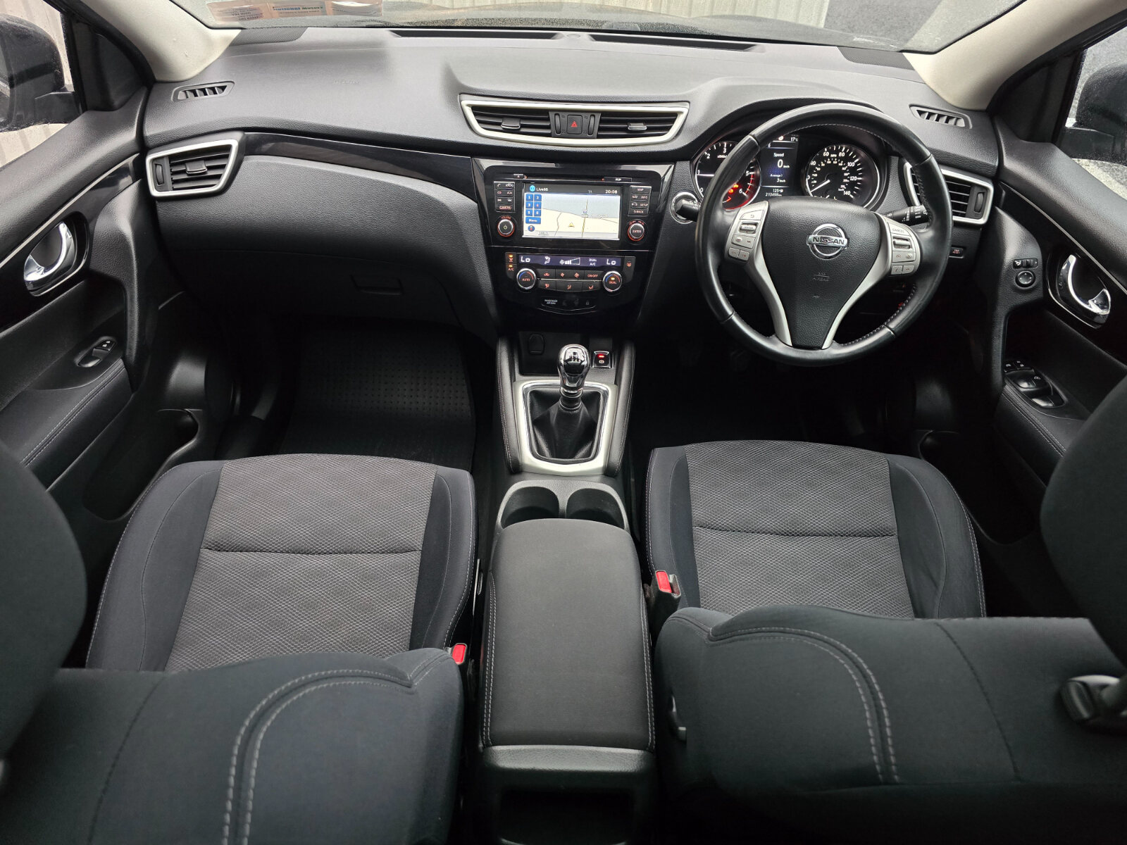2014 Nissan Qashqai 1.5 DSL SV - Image 10