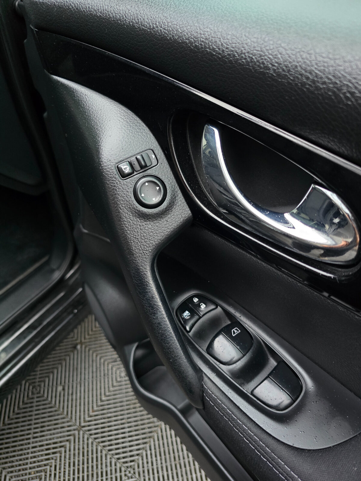 2014 Nissan Qashqai 1.5 DSL SV - Image 19