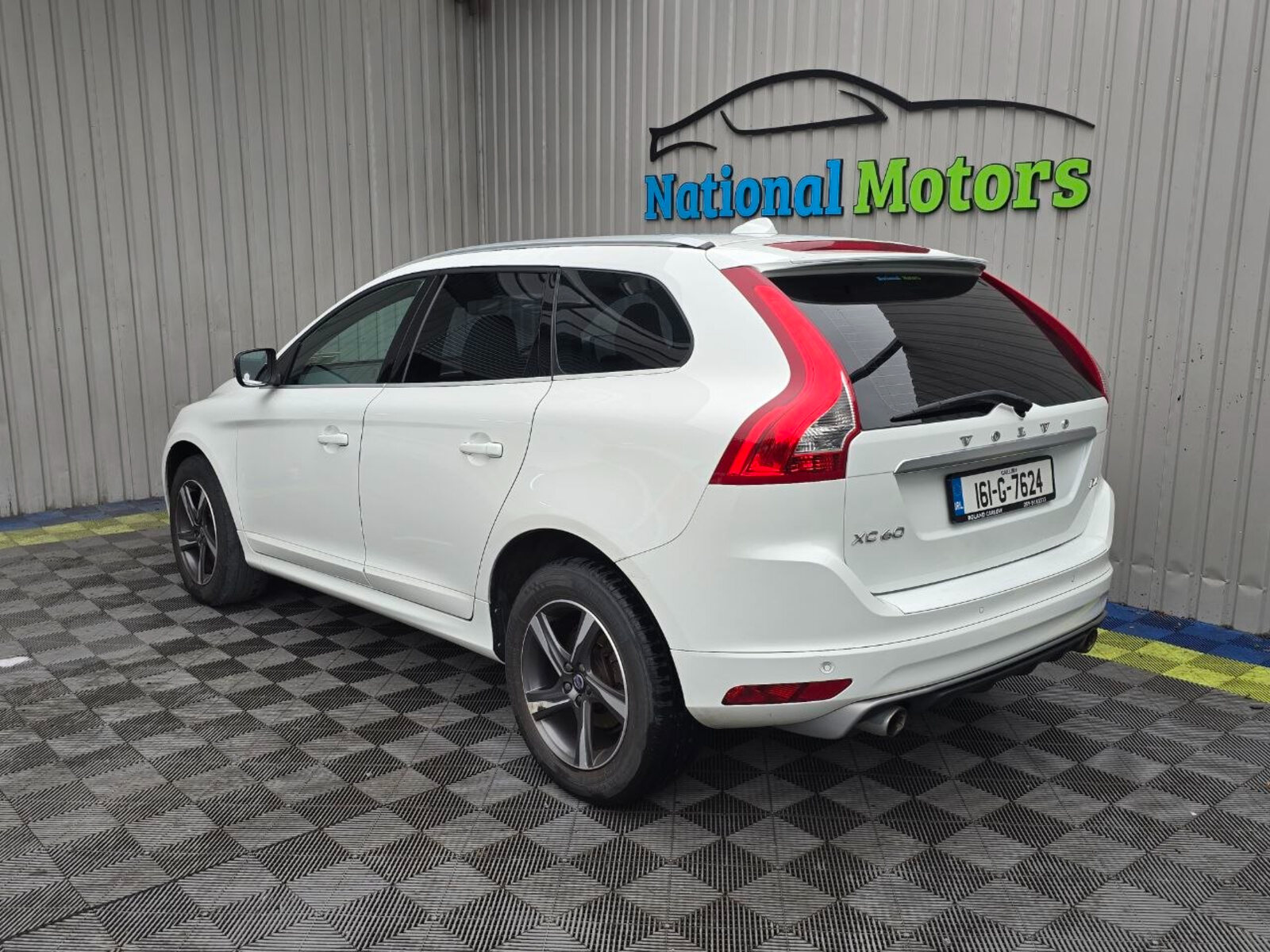 2016 Volvo XC60 D4 FWD R-DESIGN AUTOMATIC - Image 5