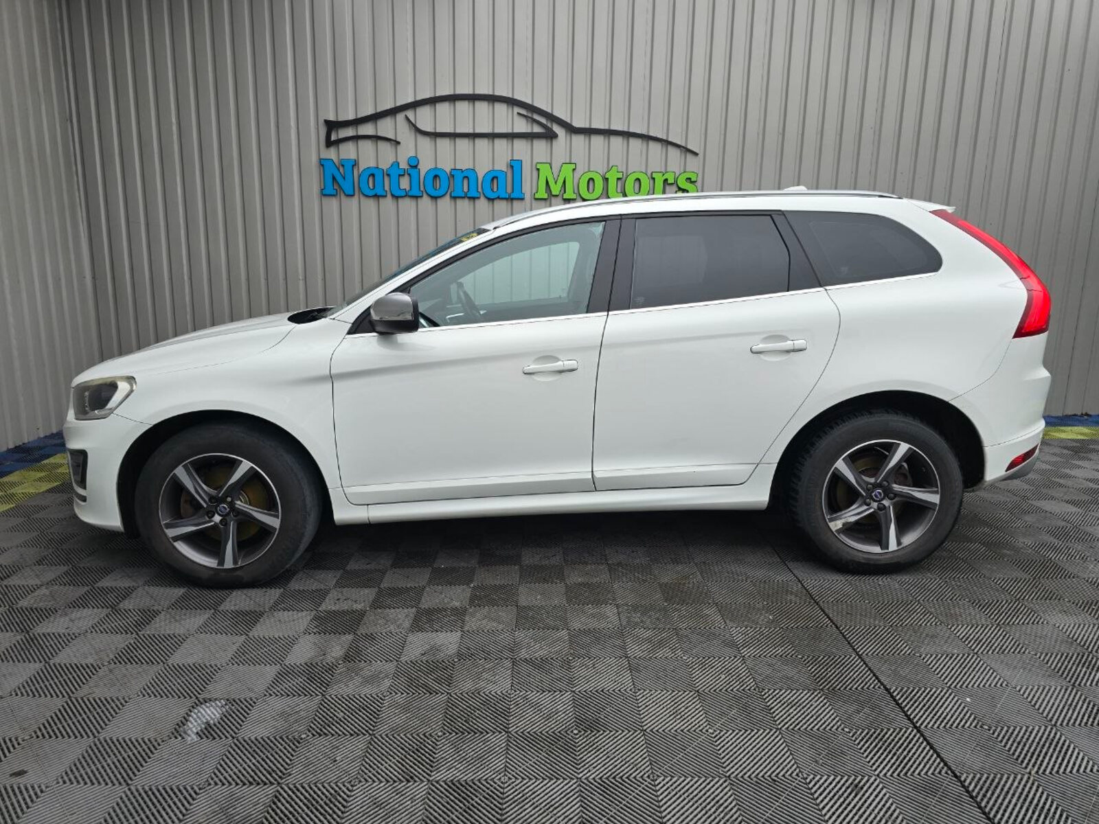 2016 Volvo XC60 D4 FWD R-DESIGN AUTOMATIC - Image 6