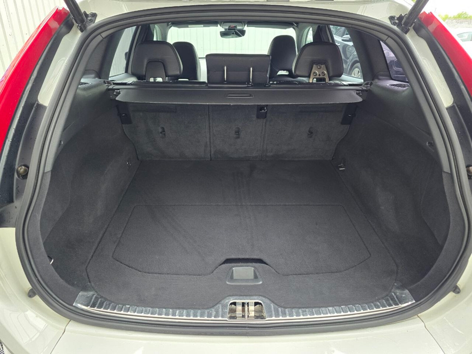 2016 Volvo XC60 D4 FWD R-DESIGN AUTOMATIC - Image 20