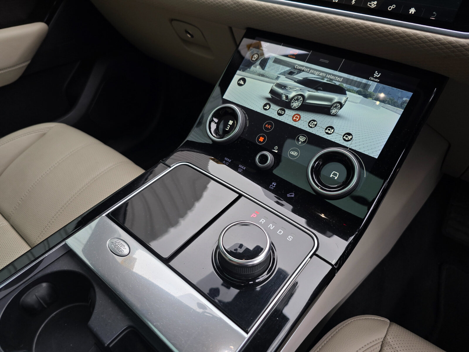 2019 Range Rover Velar 2.0D TD4 Automatic - Image 15