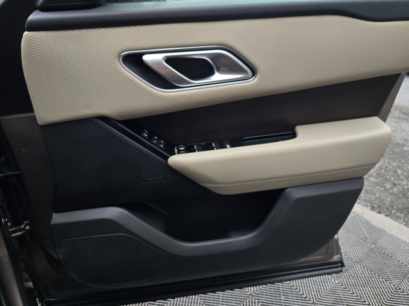 2019 Range Rover Velar 2.0D TD4 Automatic - Image 19