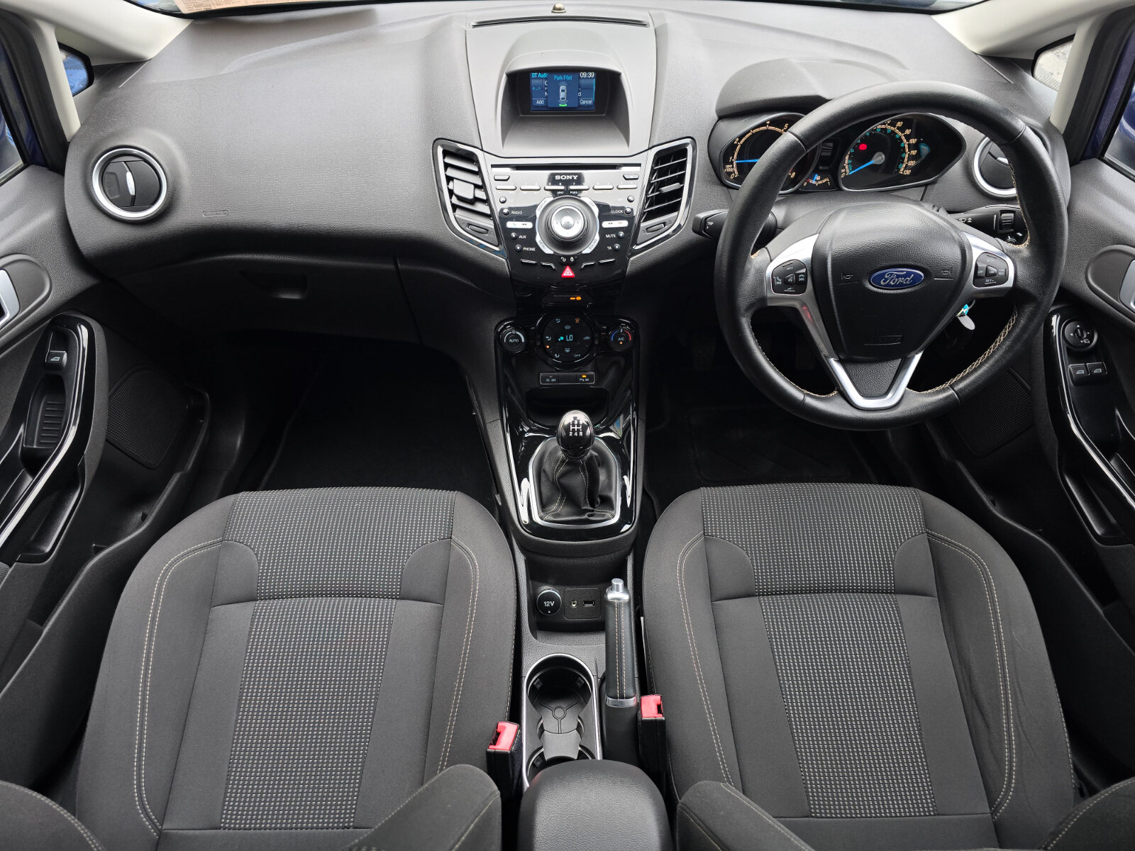 2015 Ford Fiesta 1.0 Petrol TITANIUM - Image 11