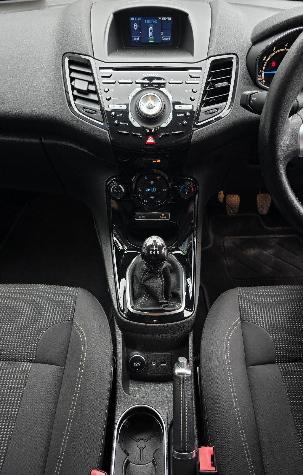 2015 Ford Fiesta 1.0 Petrol TITANIUM - Image 14