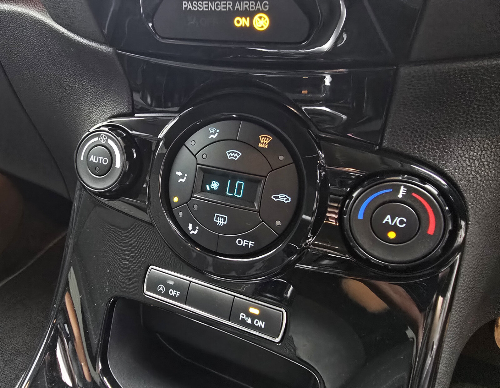 2015 Ford Fiesta 1.0 Petrol TITANIUM - Image 16