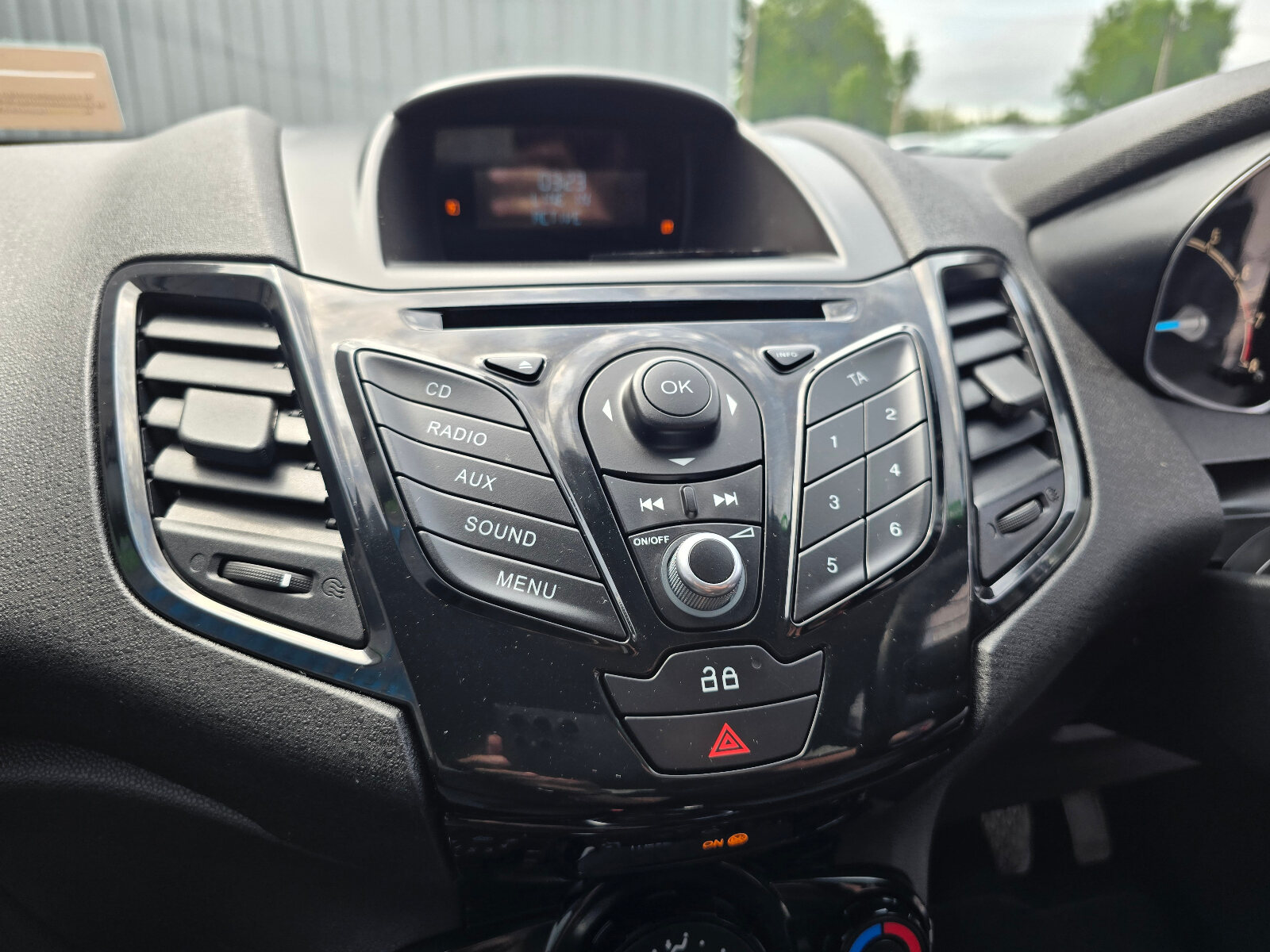 2014 Ford Fiesta 1.0 Petrol - Image 17
