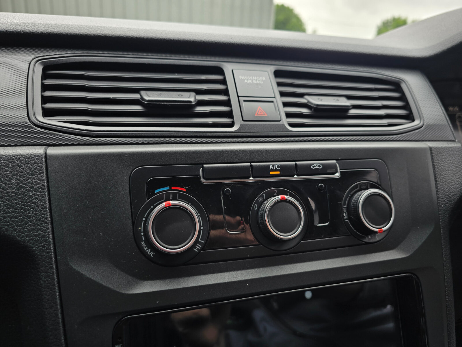 2016 Volkswagen Caddy 2.0 Diesel - Image 15