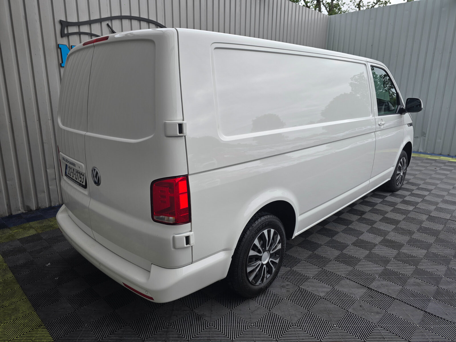 2021 Volkswagen Transporter 2.0D - Image 3