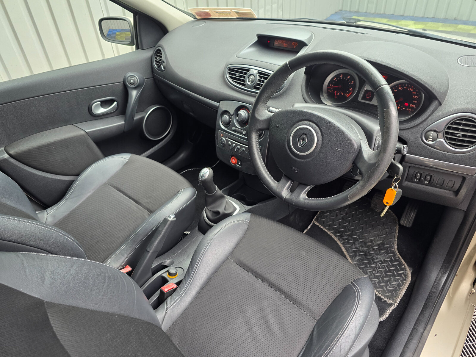 2007 Renault Clio 1.2 16V MONACO - Image 11