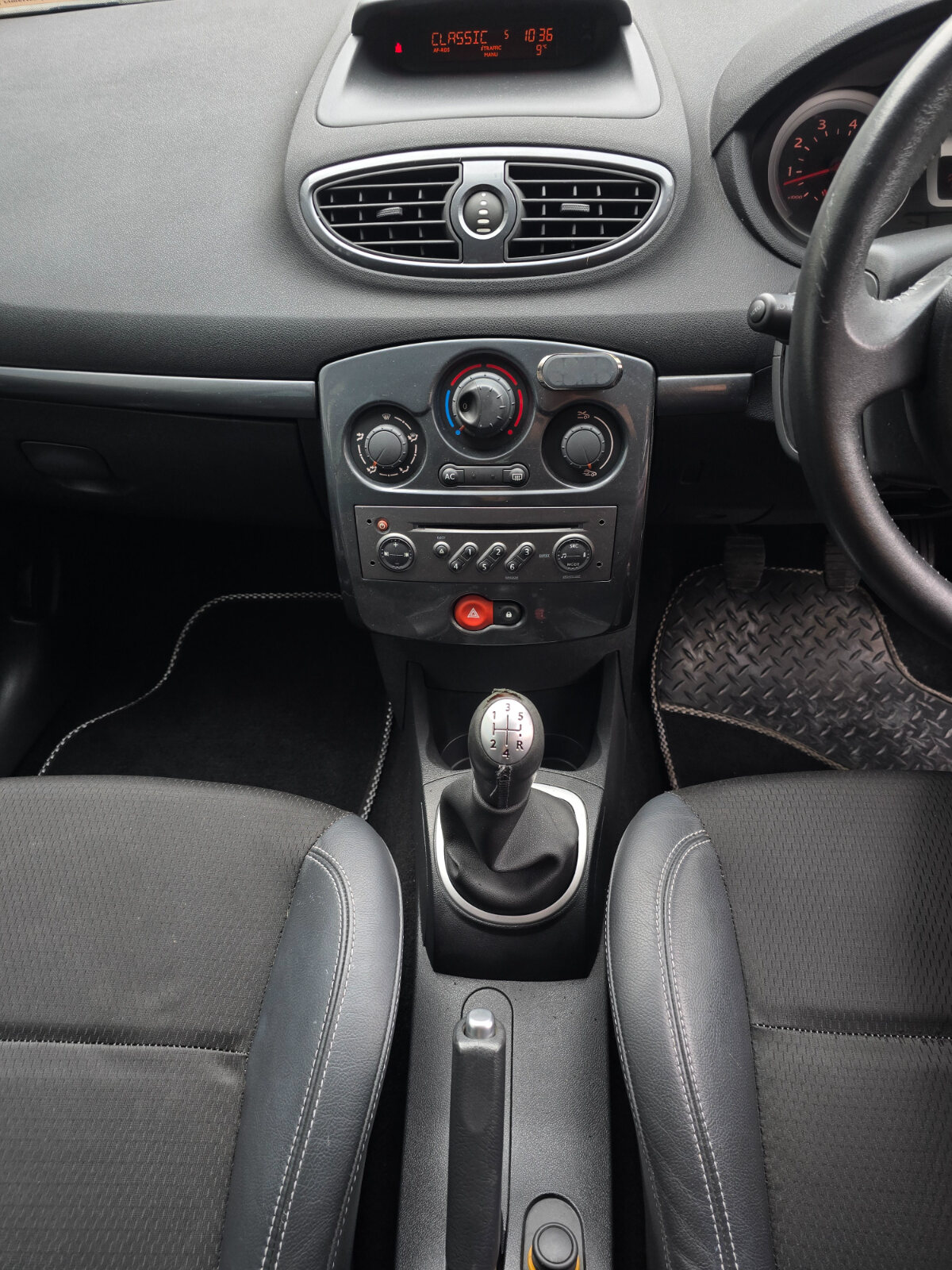 2007 Renault Clio 1.2 16V MONACO - Image 13