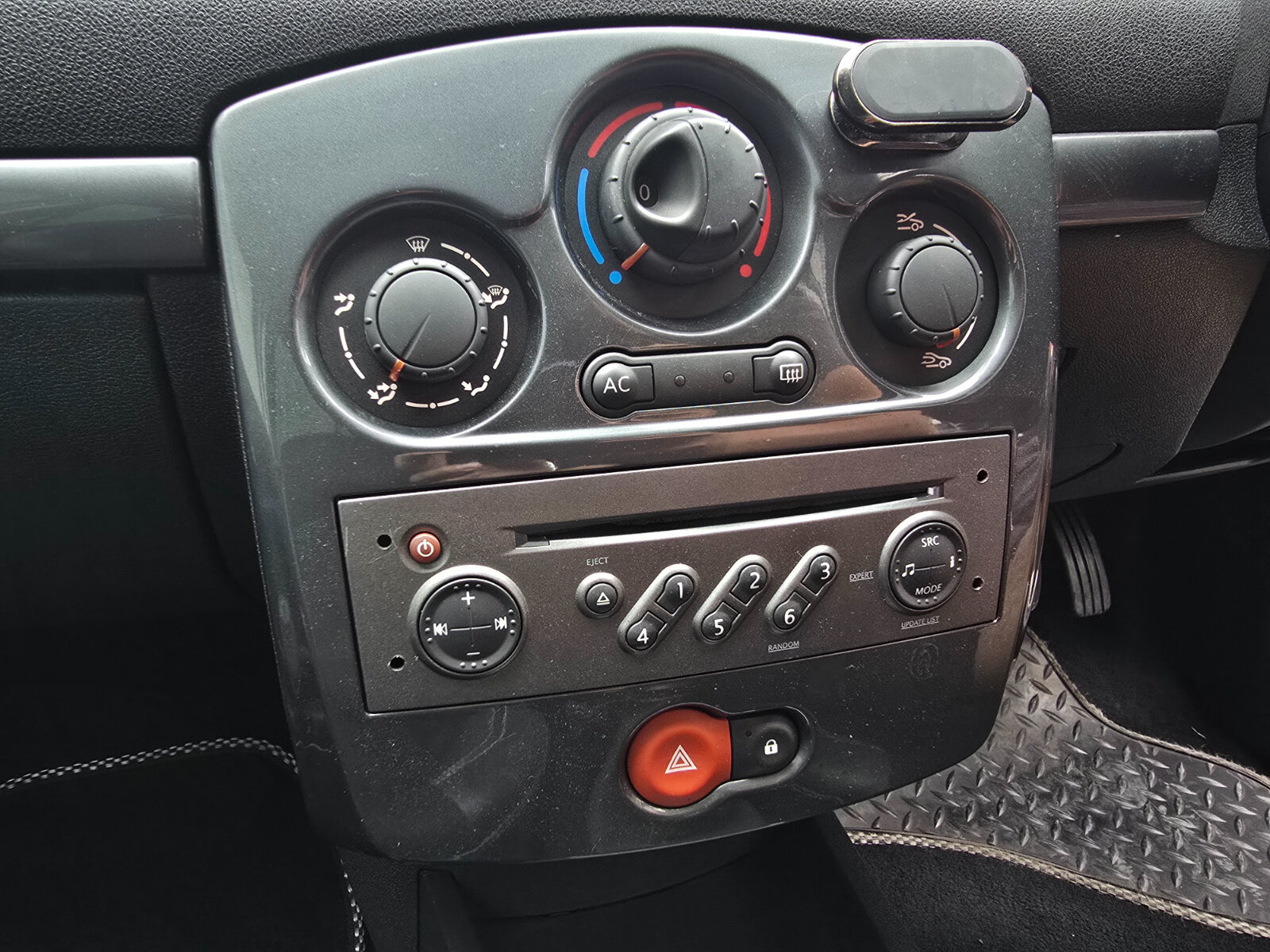 2007 Renault Clio 1.2 16V MONACO - Image 14