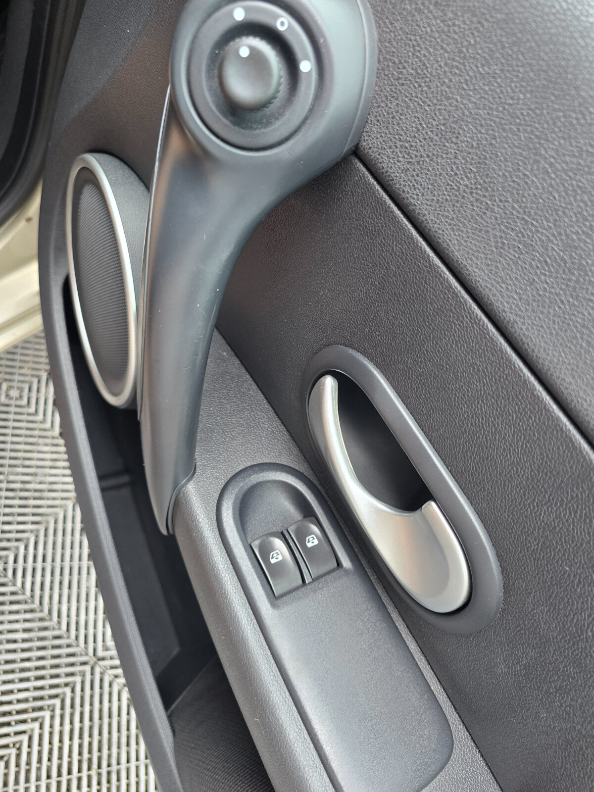 2007 Renault Clio 1.2 16V MONACO - Image 18