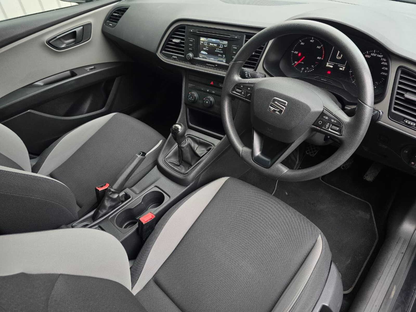 2013 SEAT Leon 1.6 TDI REFERENCE - Image 11