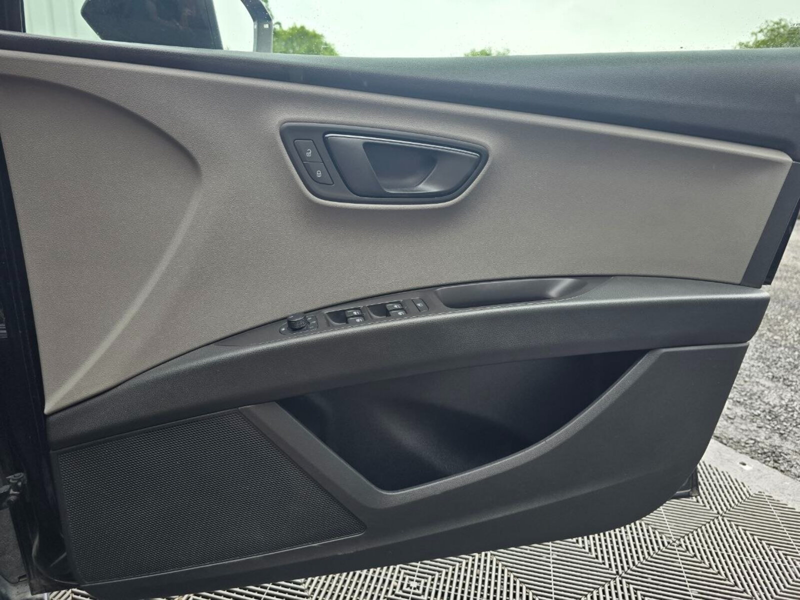 2013 SEAT Leon 1.6 TDI REFERENCE - Image 18