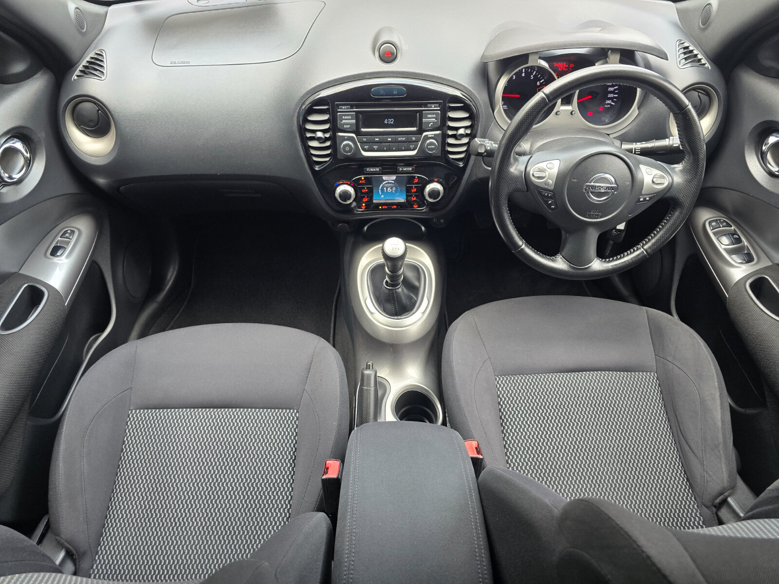 2015 Nissan Juke 1.2 SV - Image 11