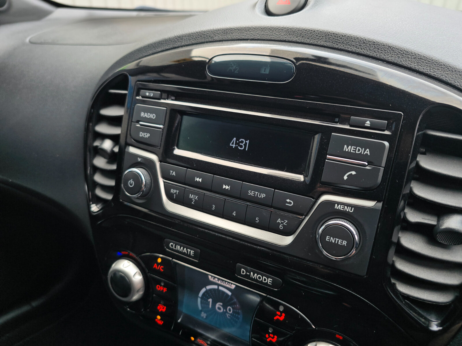 2015 Nissan Juke 1.2 SV - Image 16