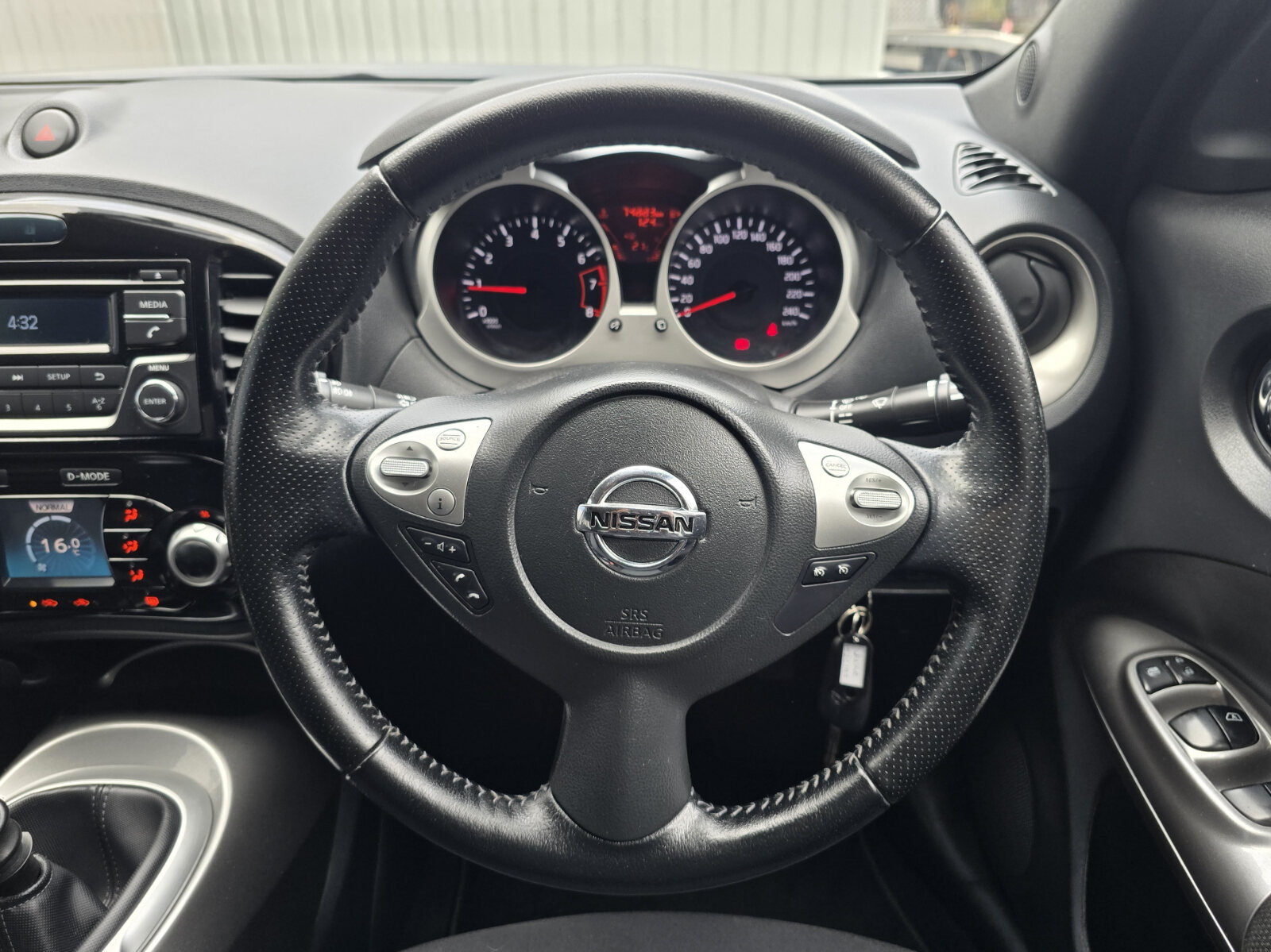 2015 Nissan Juke 1.2 SV - Image 17