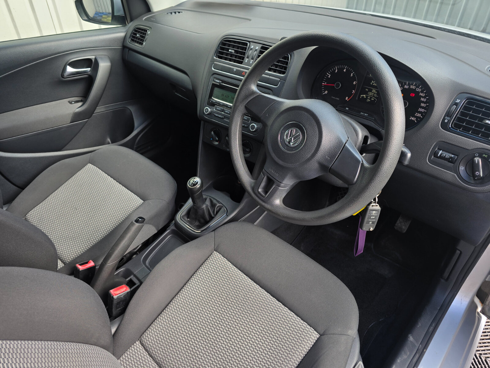 2010 Volkswagen Polo 1.2 TRENDLINE - Image 11