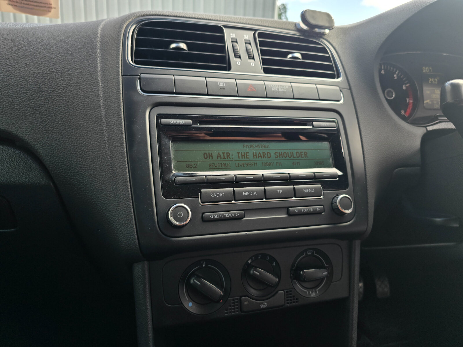 2010 Volkswagen Polo 1.2 TRENDLINE - Image 15