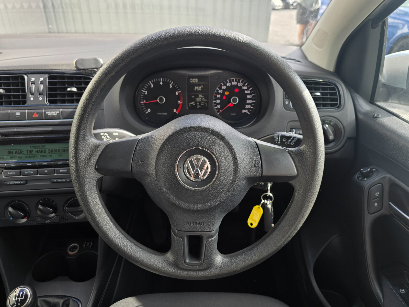 2010 Volkswagen Polo 1.2 TRENDLINE - Image 16