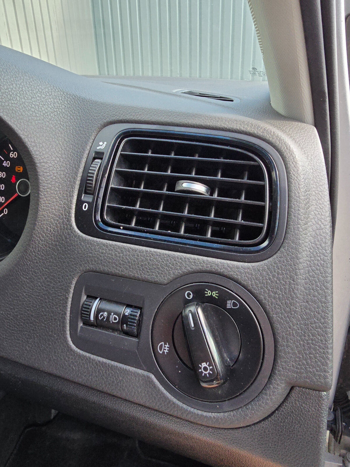 2010 Volkswagen Polo 1.2 TRENDLINE - Image 17