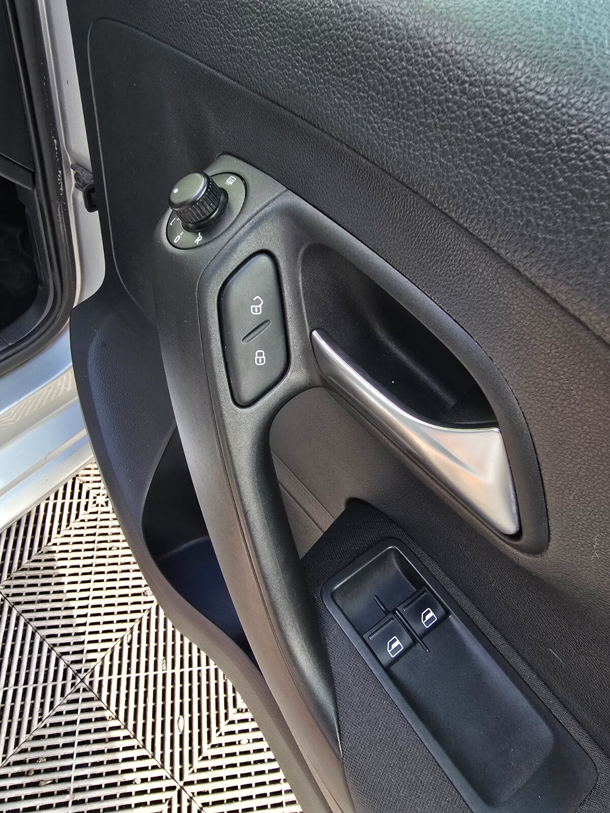 2010 Volkswagen Polo 1.2 TRENDLINE - Image 19