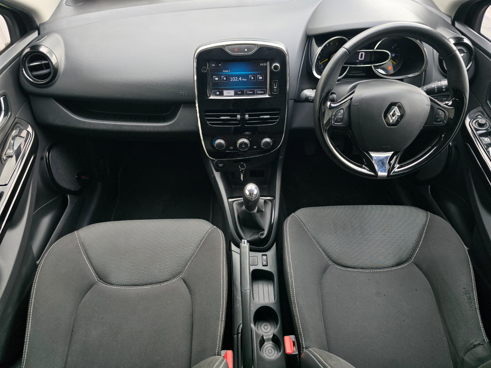 2013 Renault Clio 1.2 Petrol DYNAMIQUE - Image 11
