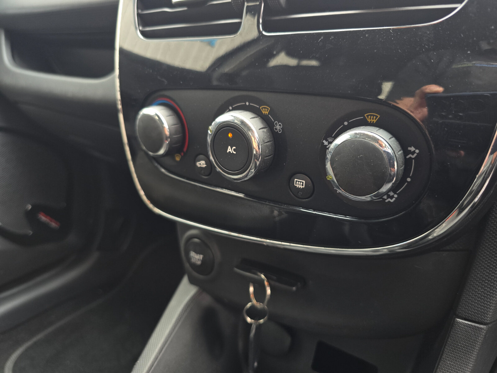 2013 Renault Clio 1.2 Petrol DYNAMIQUE - Image 15