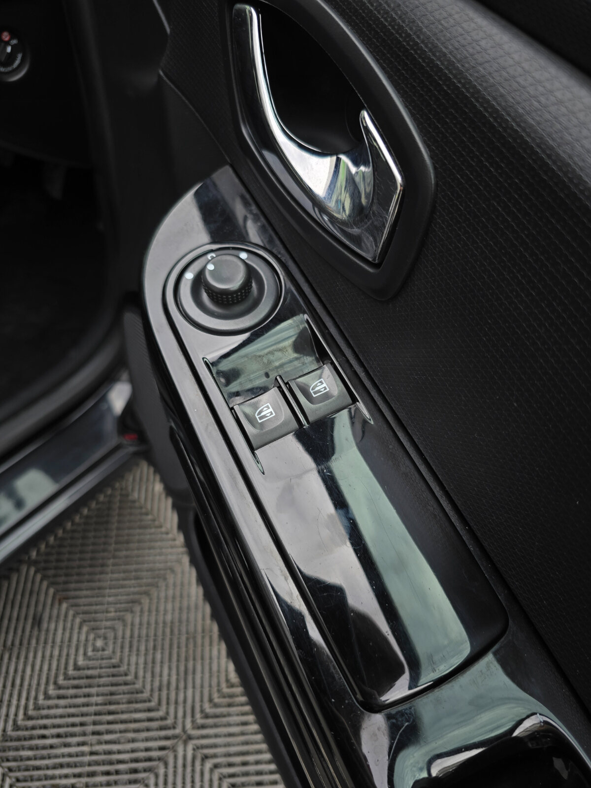 2013 Renault Clio 1.2 Petrol DYNAMIQUE - Image 18