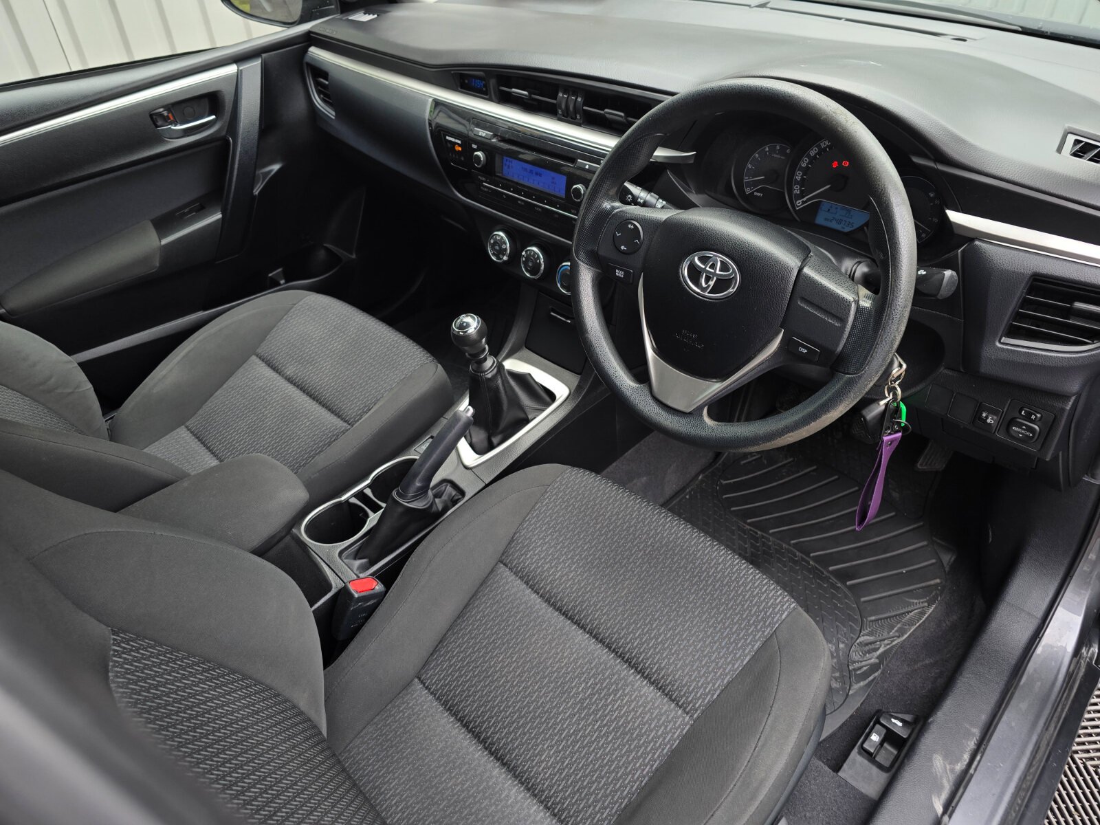 2014 Toyota Corolla D-4D 1.4D Terra - Image 12