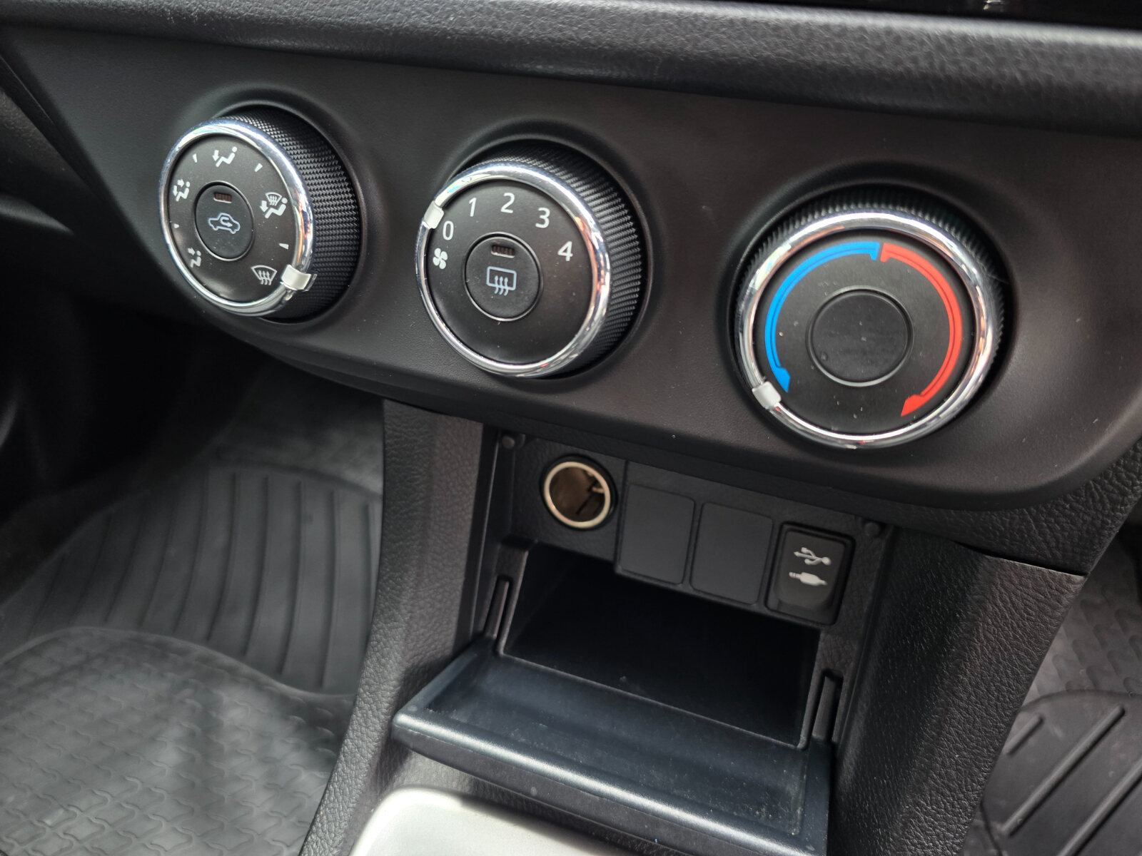 2014 Toyota Corolla D-4D 1.4D Terra - Image 16
