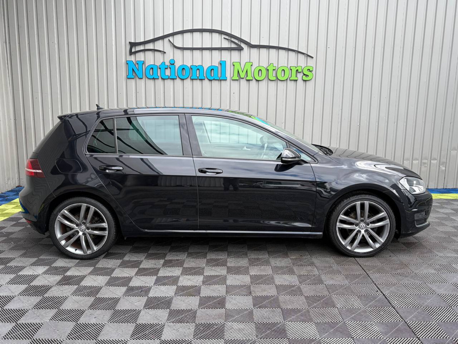 2017 Volkswagen Golf 1.2TSI DSG Highline Automatic - Image 2