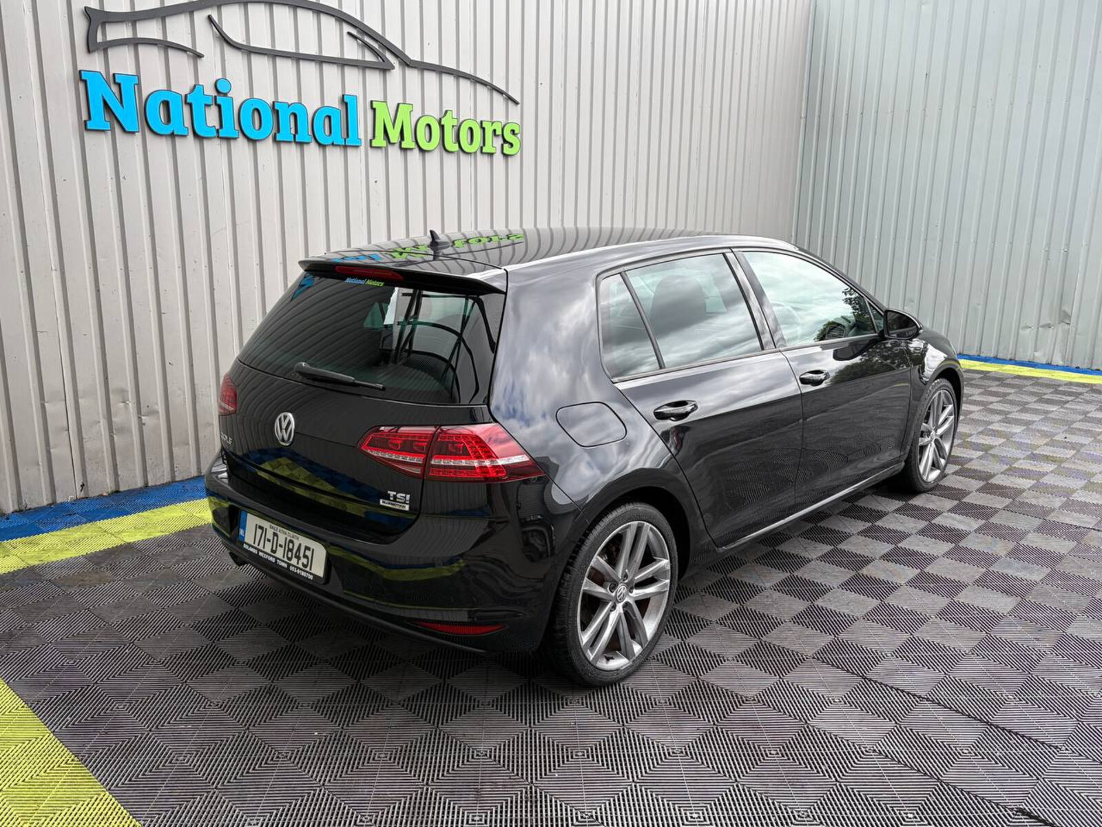 2017 Volkswagen Golf 1.2TSI DSG Highline Automatic - Image 3
