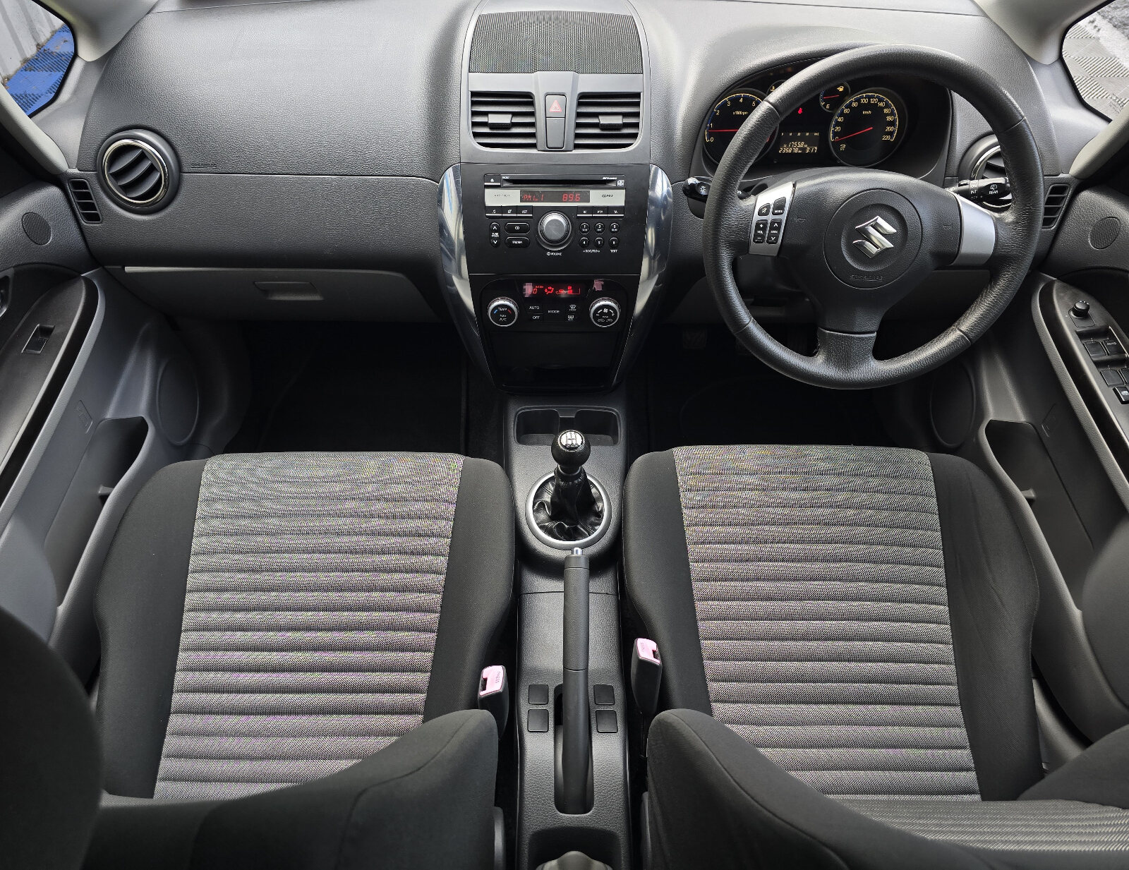 2011 Suzuki SX4 1.5 PETROL GLX - Image 11